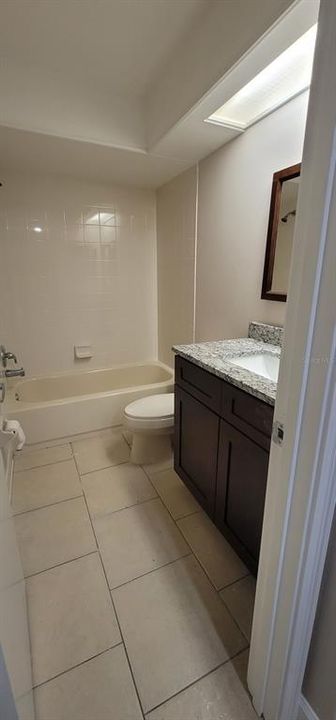 出租: $1,600 (2 贝兹, 2 浴室, 834 平方英尺)