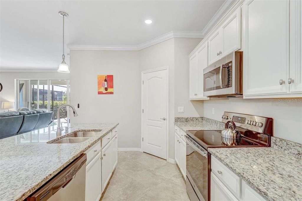 For Sale: $589,000 (4 beds, 3 baths, 2032 Square Feet)