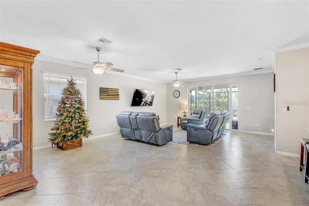 For Sale: $589,000 (4 beds, 3 baths, 2032 Square Feet)