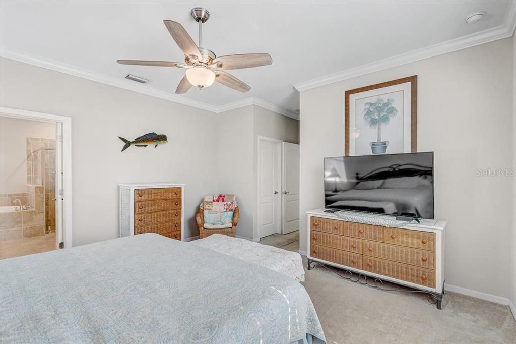 For Sale: $589,000 (4 beds, 3 baths, 2032 Square Feet)