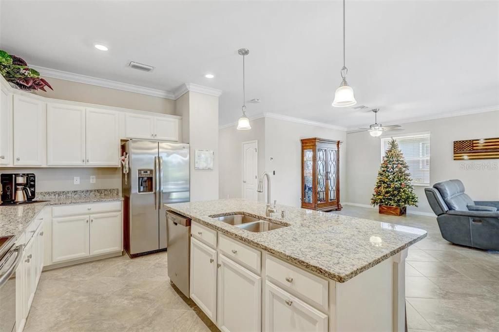 For Sale: $589,000 (4 beds, 3 baths, 2032 Square Feet)