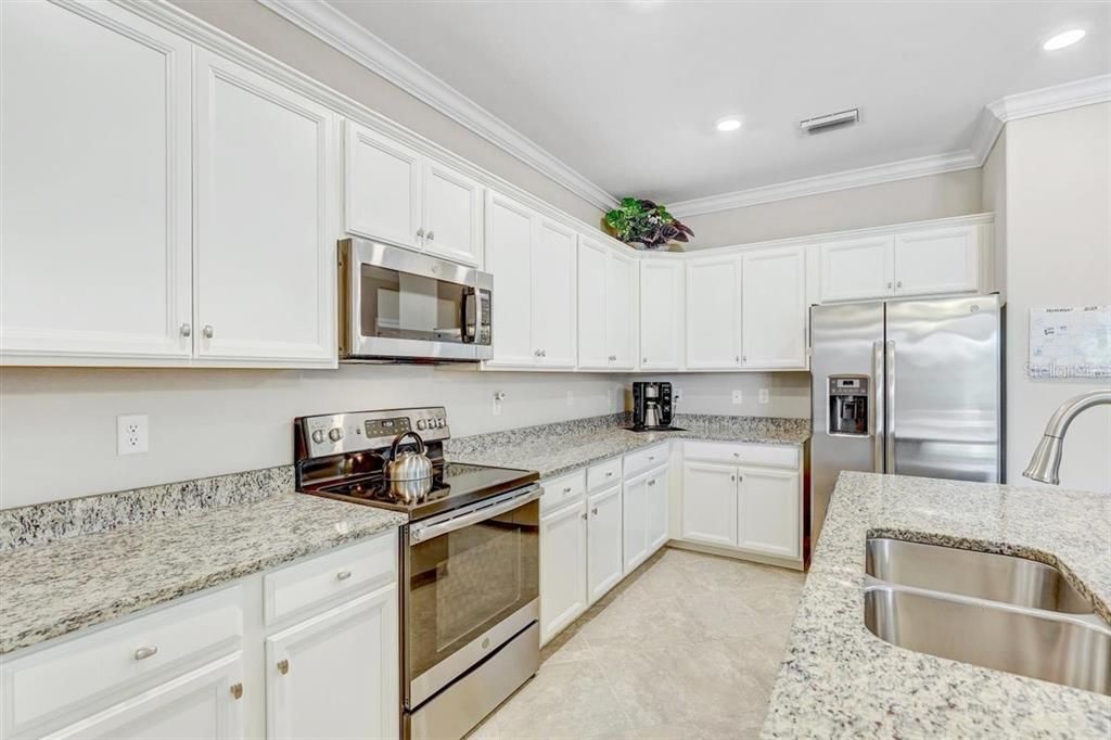 For Sale: $589,000 (4 beds, 3 baths, 2032 Square Feet)