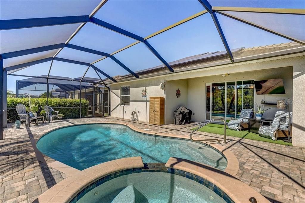 For Sale: $589,000 (4 beds, 3 baths, 2032 Square Feet)