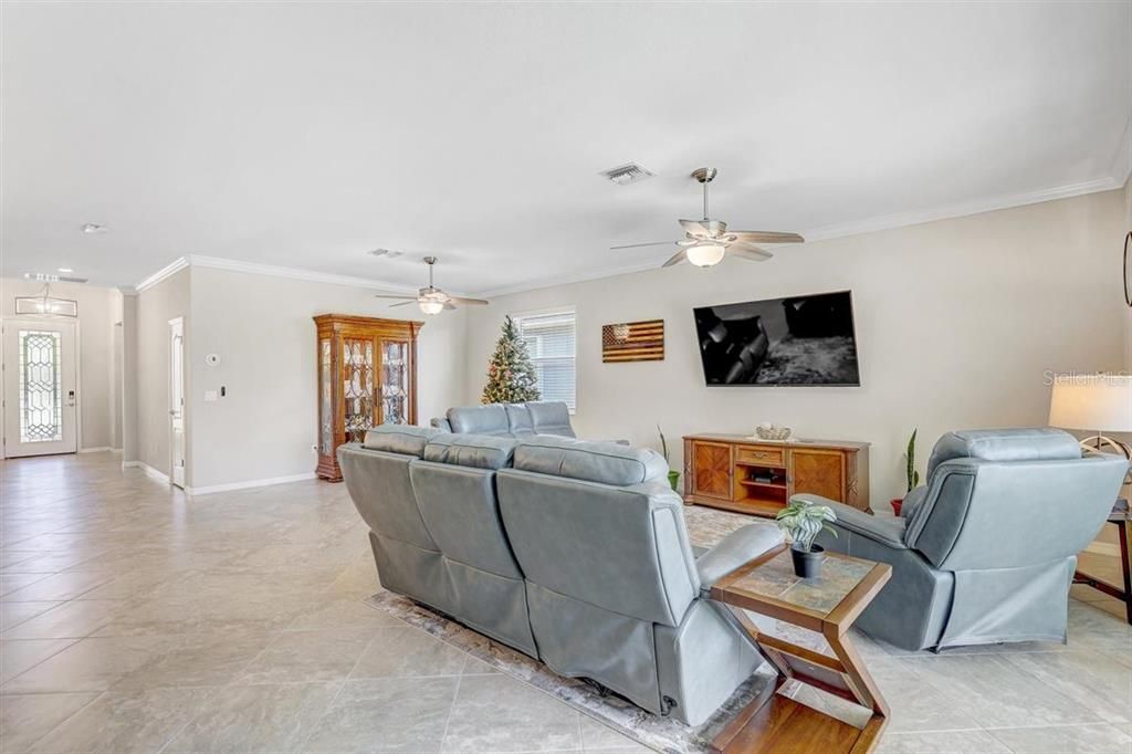 For Sale: $589,000 (4 beds, 3 baths, 2032 Square Feet)