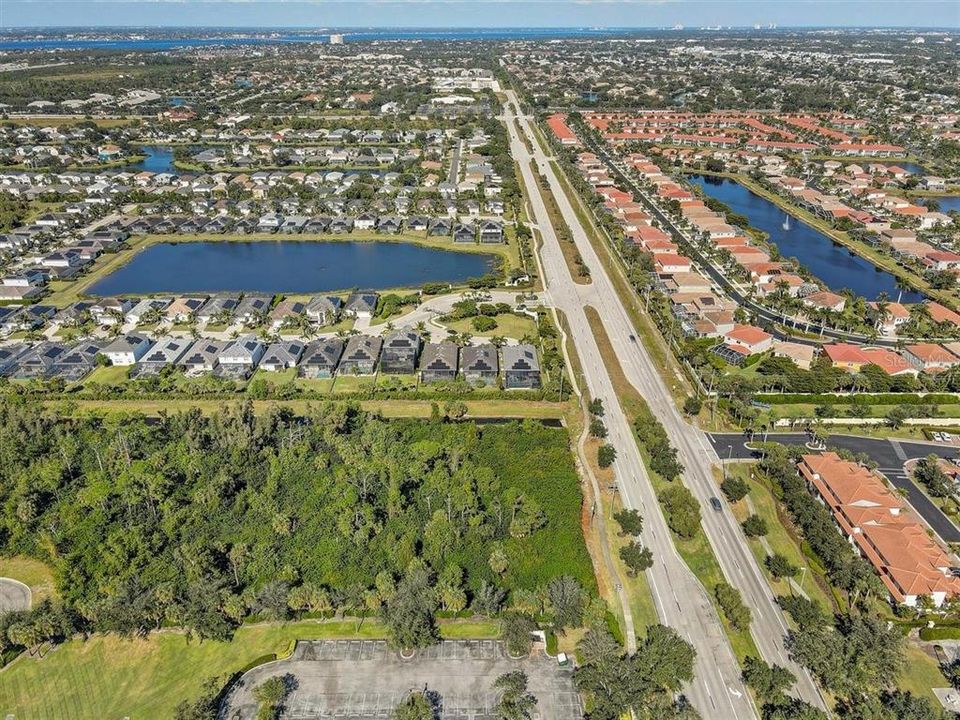 For Sale: $589,000 (4 beds, 3 baths, 2032 Square Feet)