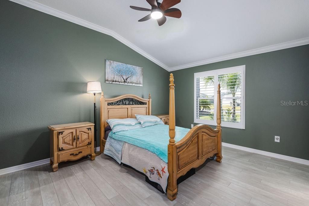 For Sale: $349,900 (2 beds, 2 baths, 1209 Square Feet)