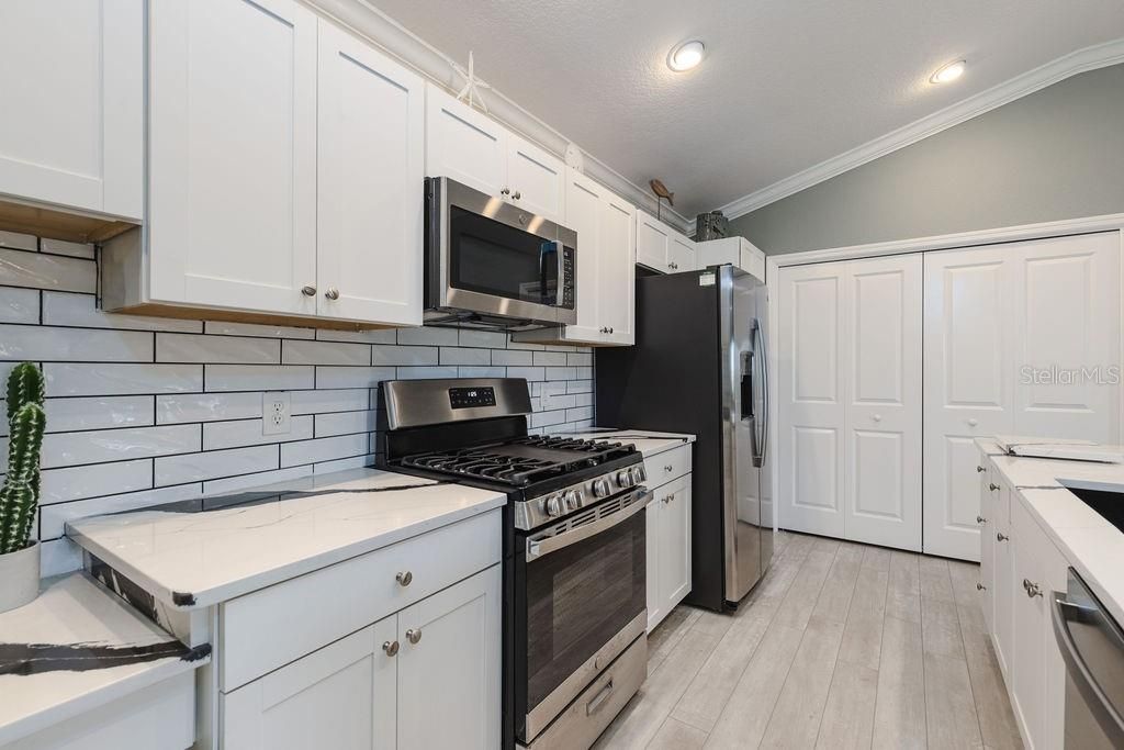 For Sale: $349,900 (2 beds, 2 baths, 1209 Square Feet)