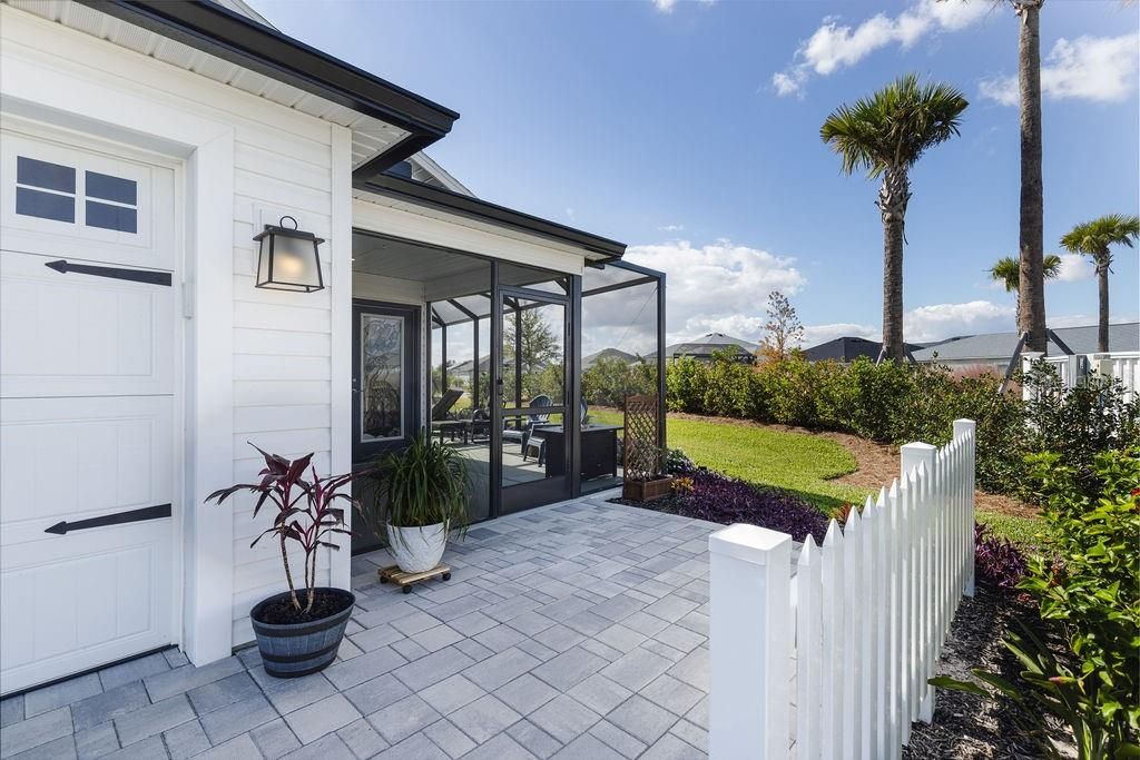 For Sale: $349,900 (2 beds, 2 baths, 1209 Square Feet)