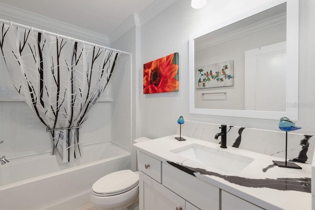 For Sale: $349,900 (2 beds, 2 baths, 1209 Square Feet)