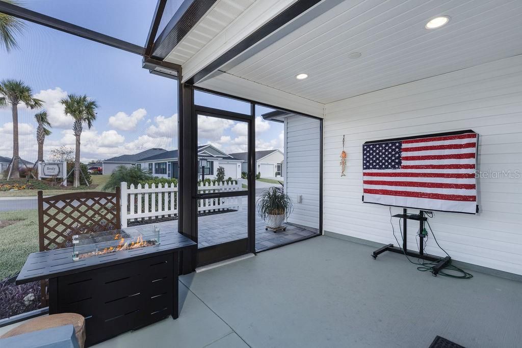 For Sale: $349,900 (2 beds, 2 baths, 1209 Square Feet)