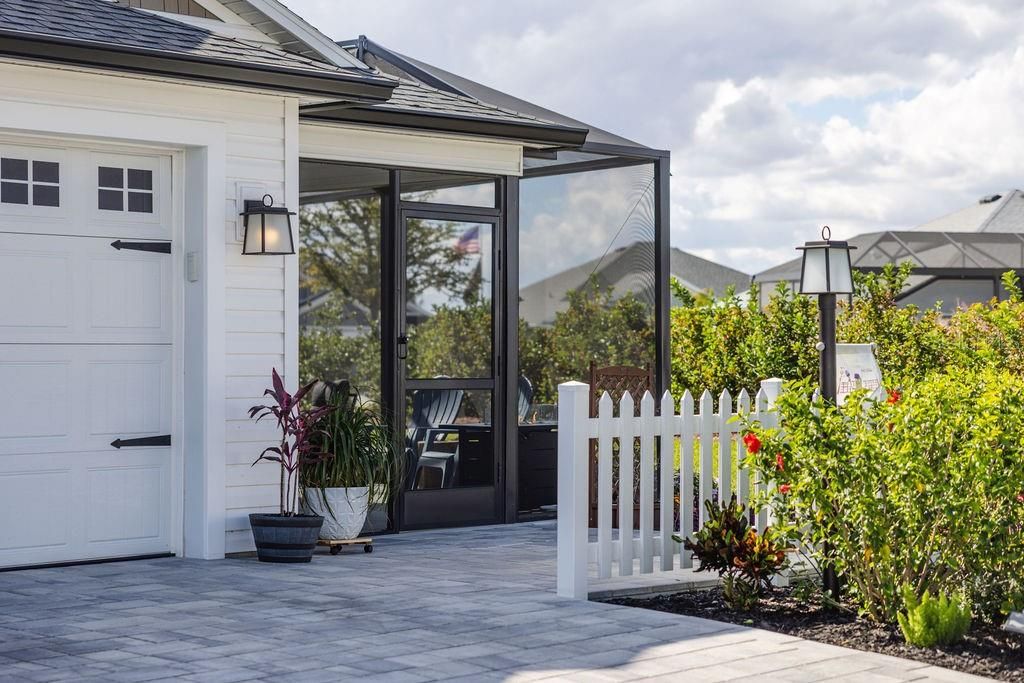 For Sale: $349,900 (2 beds, 2 baths, 1209 Square Feet)