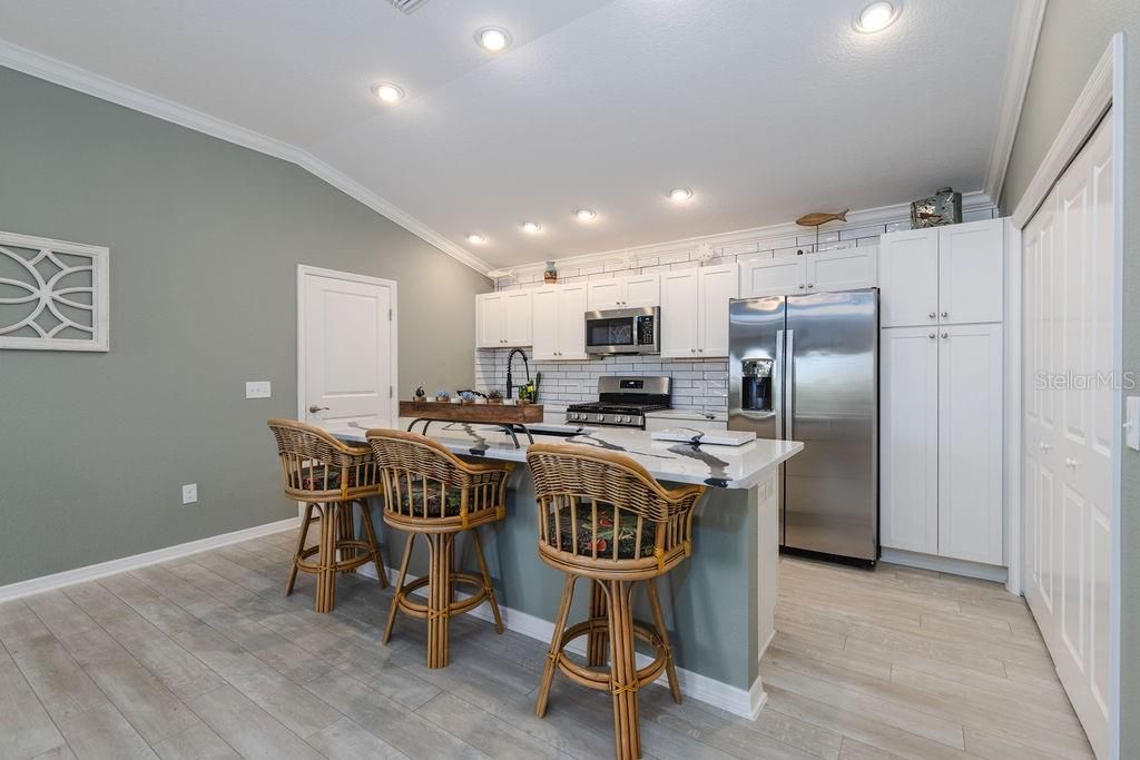 For Sale: $349,900 (2 beds, 2 baths, 1209 Square Feet)