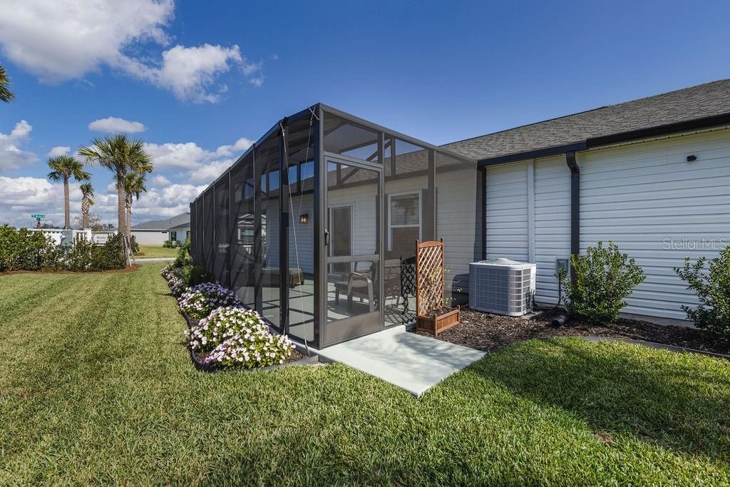 For Sale: $349,900 (2 beds, 2 baths, 1209 Square Feet)