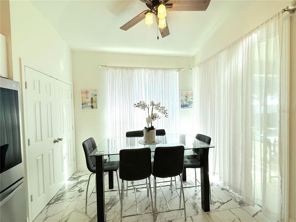 待售: $585,000 (4 贝兹, 3 浴室, 1834 平方英尺)