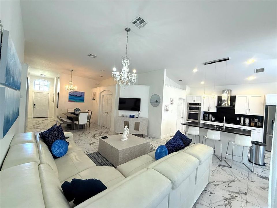 待售: $585,000 (4 贝兹, 3 浴室, 1834 平方英尺)