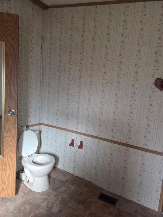 For Sale: $112,000 (4 beds, 2 baths, 1612 Square Feet)