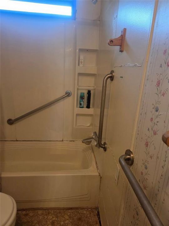 For Sale: $112,000 (4 beds, 2 baths, 1612 Square Feet)