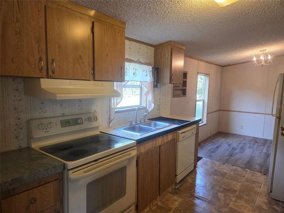 For Sale: $112,000 (4 beds, 2 baths, 1612 Square Feet)