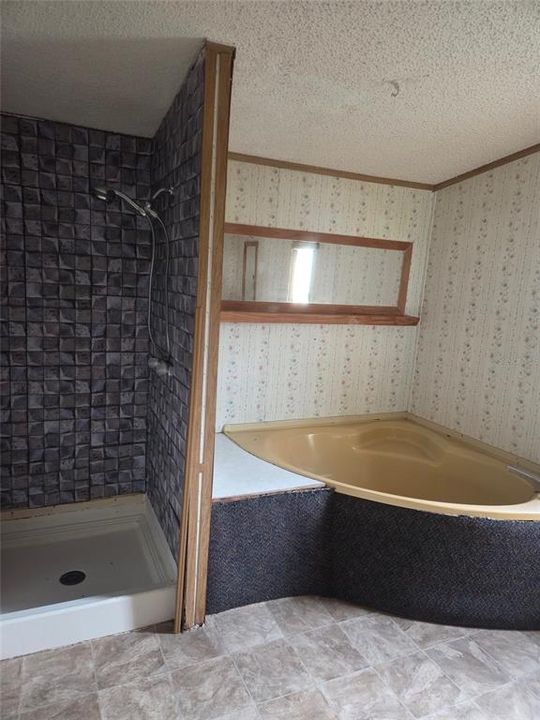 For Sale: $112,000 (4 beds, 2 baths, 1612 Square Feet)