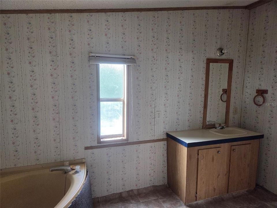 For Sale: $112,000 (4 beds, 2 baths, 1612 Square Feet)