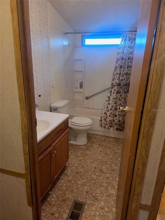 For Sale: $112,000 (4 beds, 2 baths, 1612 Square Feet)