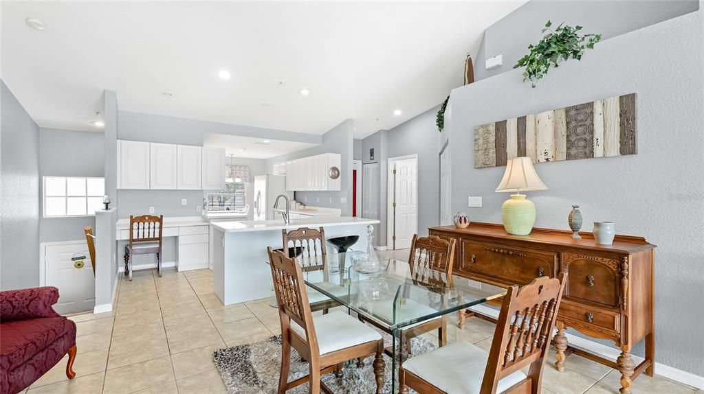 For Sale: $274,900 (2 beds, 2 baths, 1398 Square Feet)