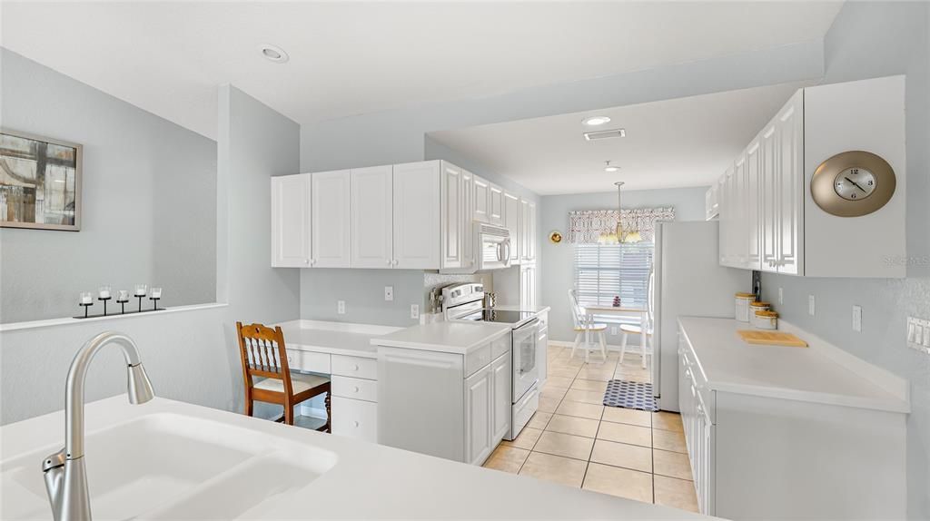 For Sale: $274,900 (2 beds, 2 baths, 1398 Square Feet)