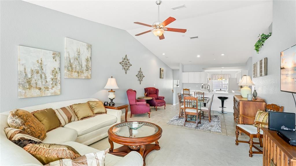 For Sale: $274,900 (2 beds, 2 baths, 1398 Square Feet)