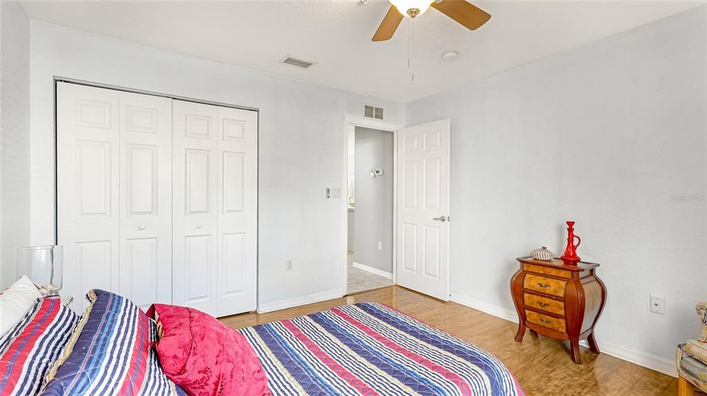 For Sale: $274,900 (2 beds, 2 baths, 1398 Square Feet)