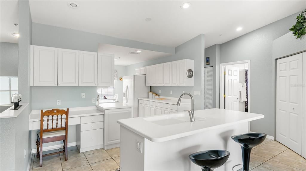 For Sale: $274,900 (2 beds, 2 baths, 1398 Square Feet)