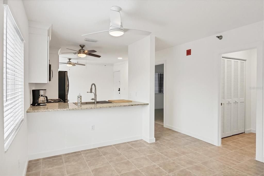 出租: $2,200 (2 贝兹, 2 浴室, 1018 平方英尺)