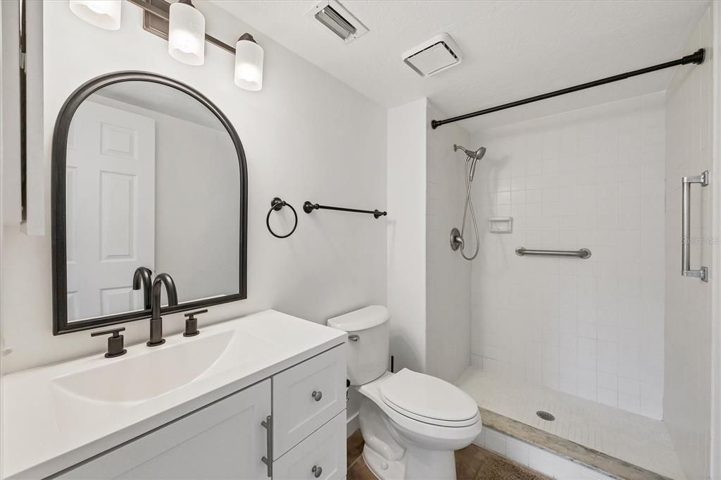 出租: $2,200 (2 贝兹, 2 浴室, 1018 平方英尺)