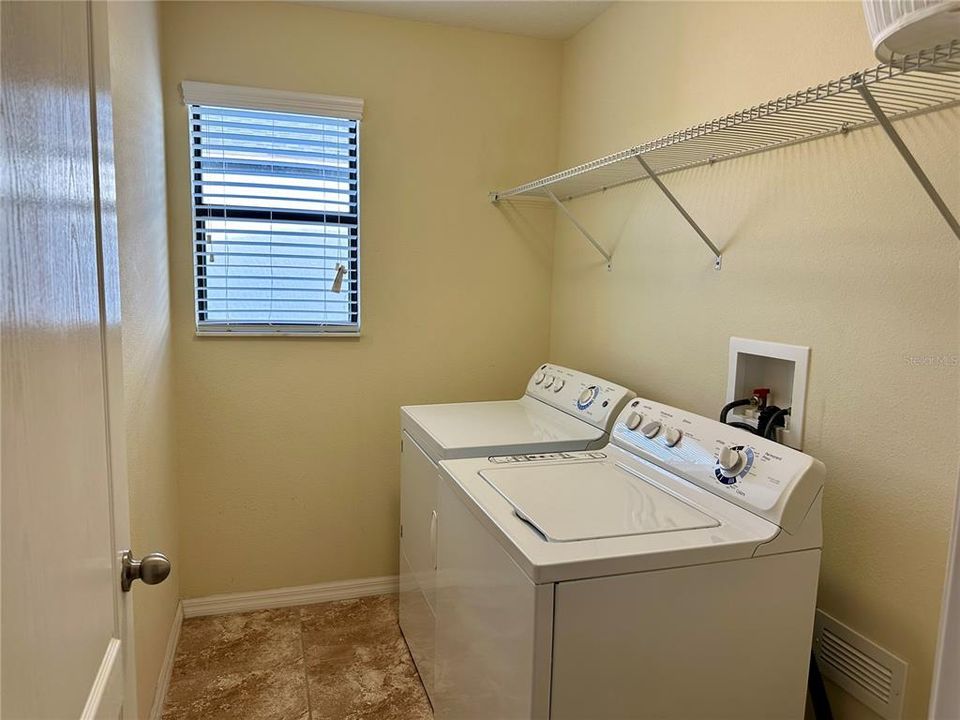 En Venta: $419,000 (3 camas, 2 baños, 1900 Pies cuadrados)