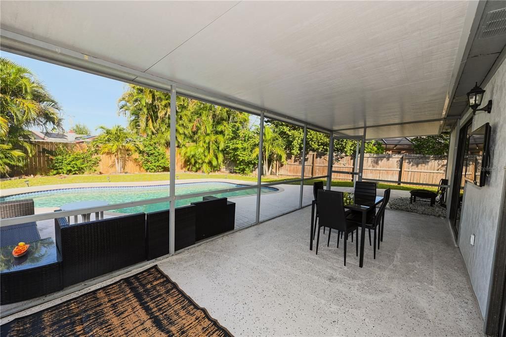 Active With Contract: $2,500 (3 beds, 2 baths, 1220 Square Feet)