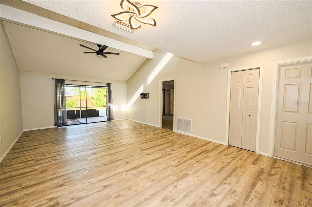 Active With Contract: $2,500 (3 beds, 2 baths, 1220 Square Feet)