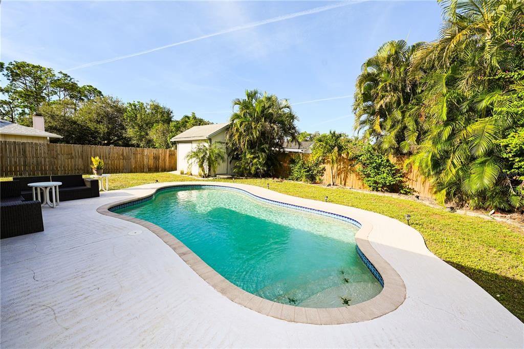 Active With Contract: $2,500 (3 beds, 2 baths, 1220 Square Feet)