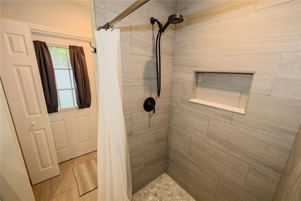 Active With Contract: $2,500 (3 beds, 2 baths, 1220 Square Feet)