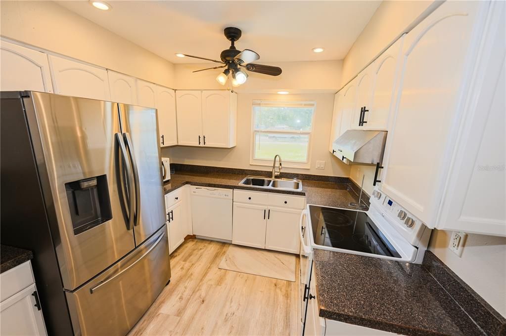 Active With Contract: $2,500 (3 beds, 2 baths, 1220 Square Feet)
