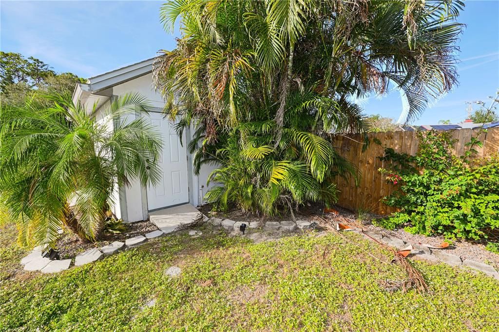 Active With Contract: $2,500 (3 beds, 2 baths, 1220 Square Feet)