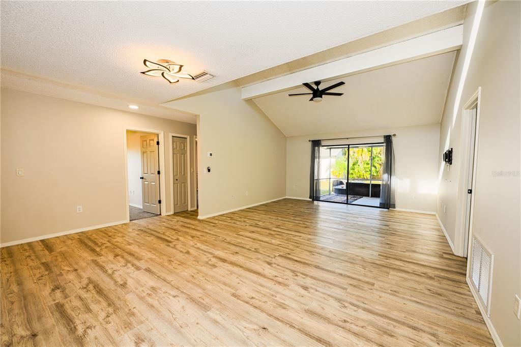 Active With Contract: $2,500 (3 beds, 2 baths, 1220 Square Feet)