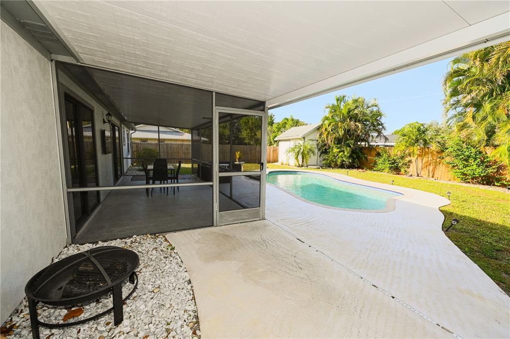 Active With Contract: $2,500 (3 beds, 2 baths, 1220 Square Feet)