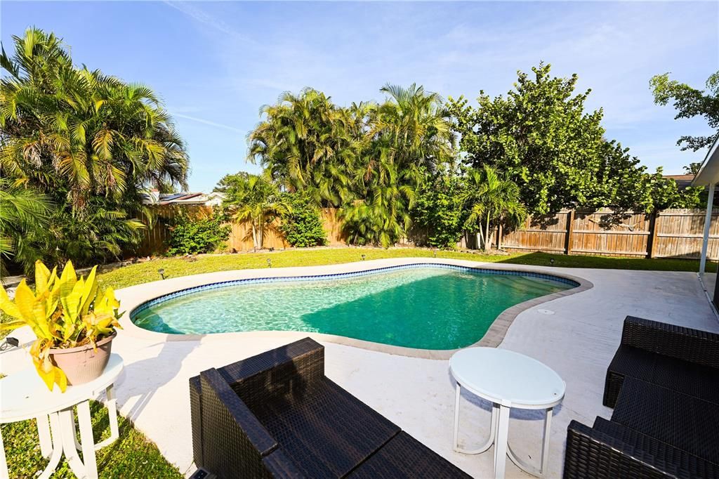 Active With Contract: $2,500 (3 beds, 2 baths, 1220 Square Feet)