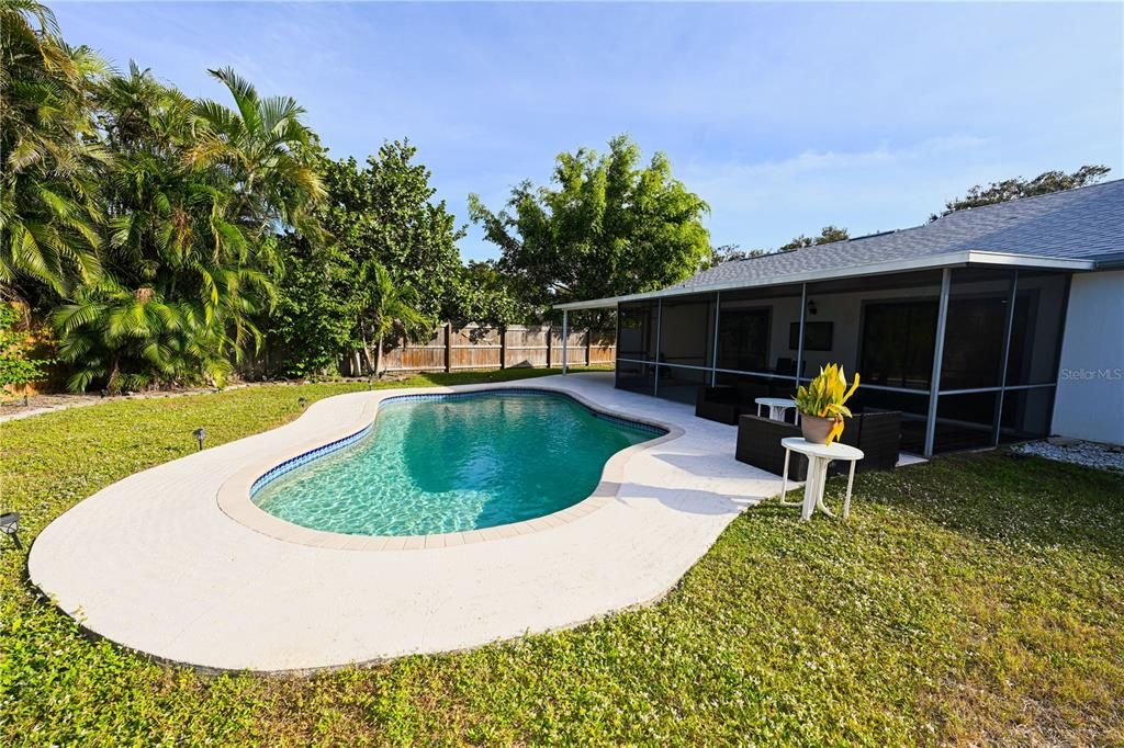 Active With Contract: $2,500 (3 beds, 2 baths, 1220 Square Feet)