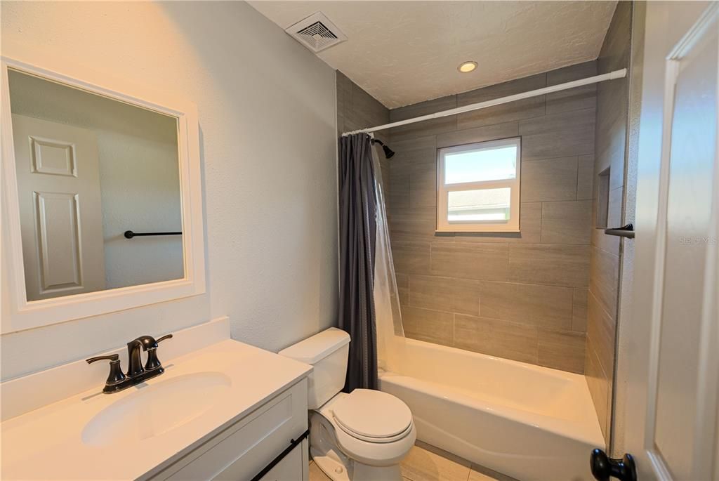 Active With Contract: $2,500 (3 beds, 2 baths, 1220 Square Feet)