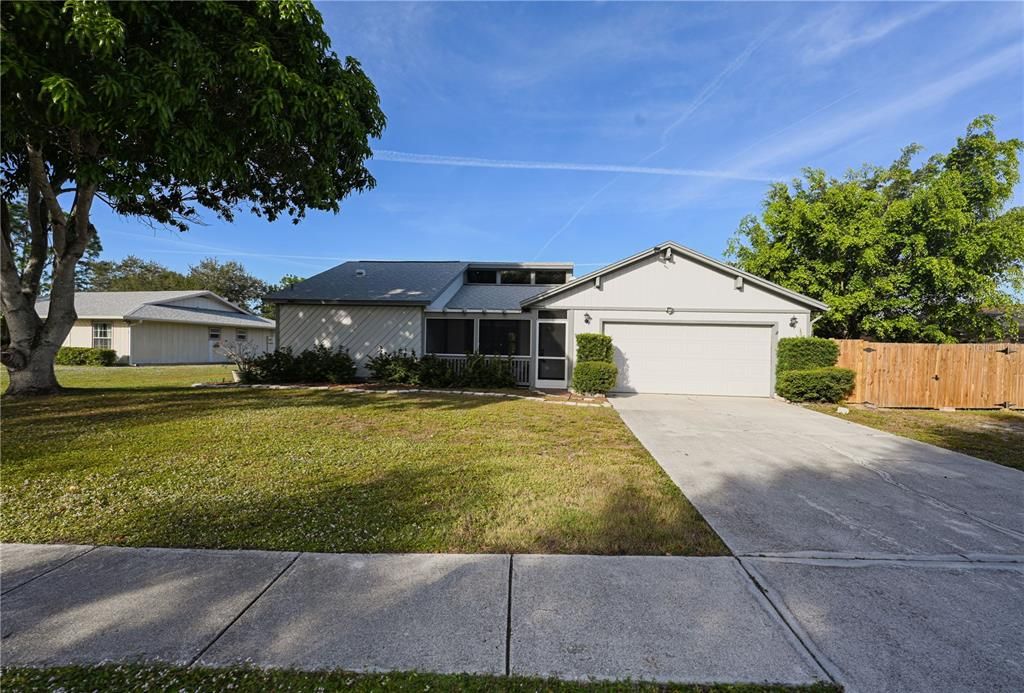 Active With Contract: $2,500 (3 beds, 2 baths, 1220 Square Feet)