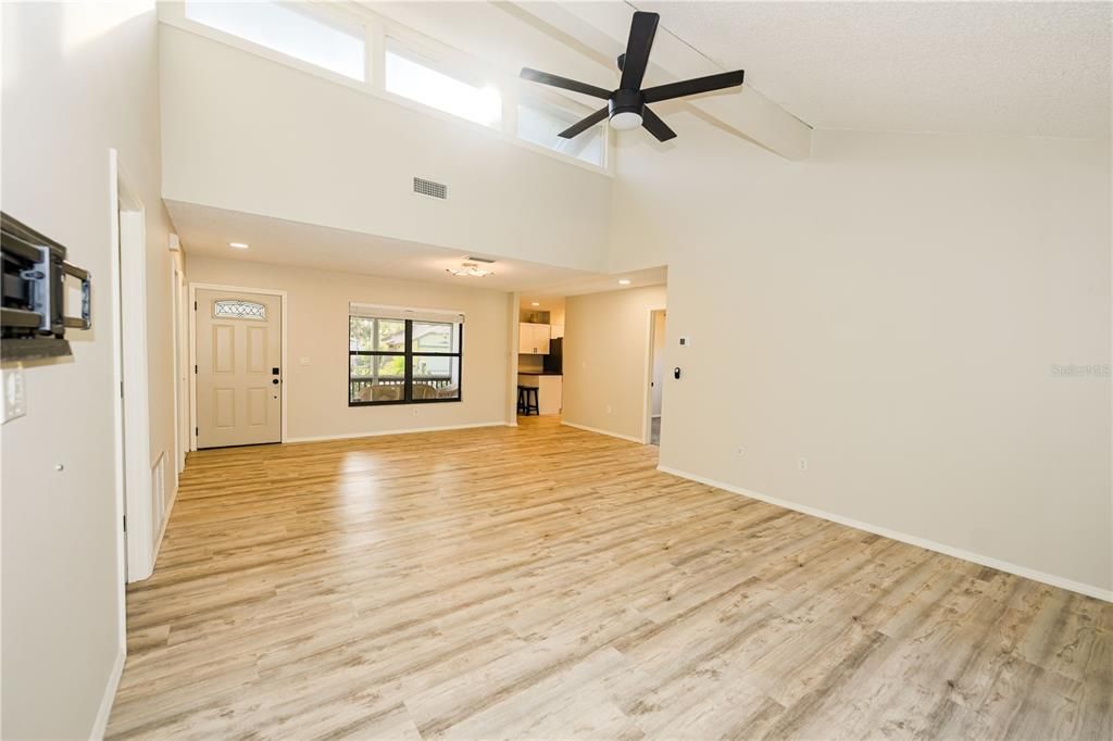 Active With Contract: $2,500 (3 beds, 2 baths, 1220 Square Feet)