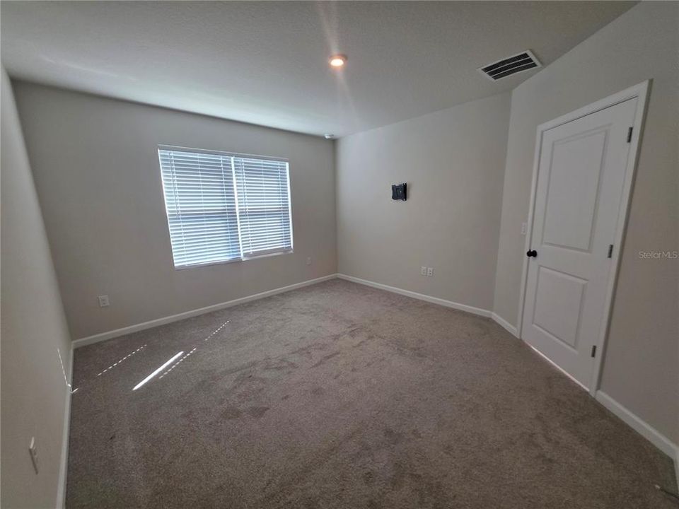 出租: $2,100 (3 贝兹, 2 浴室, 1632 平方英尺)