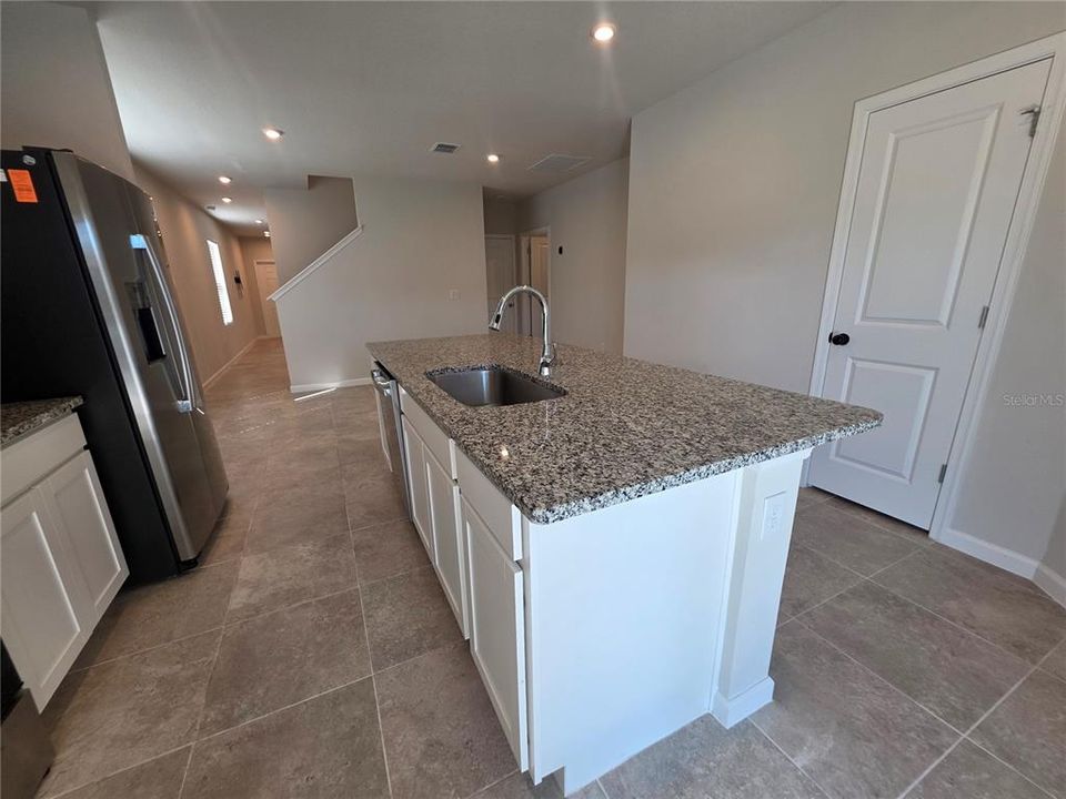 出租: $2,100 (3 贝兹, 2 浴室, 1632 平方英尺)