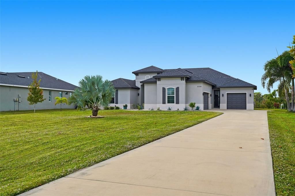 For Sale: $749,900 (3 beds, 3 baths, 2892 Square Feet)