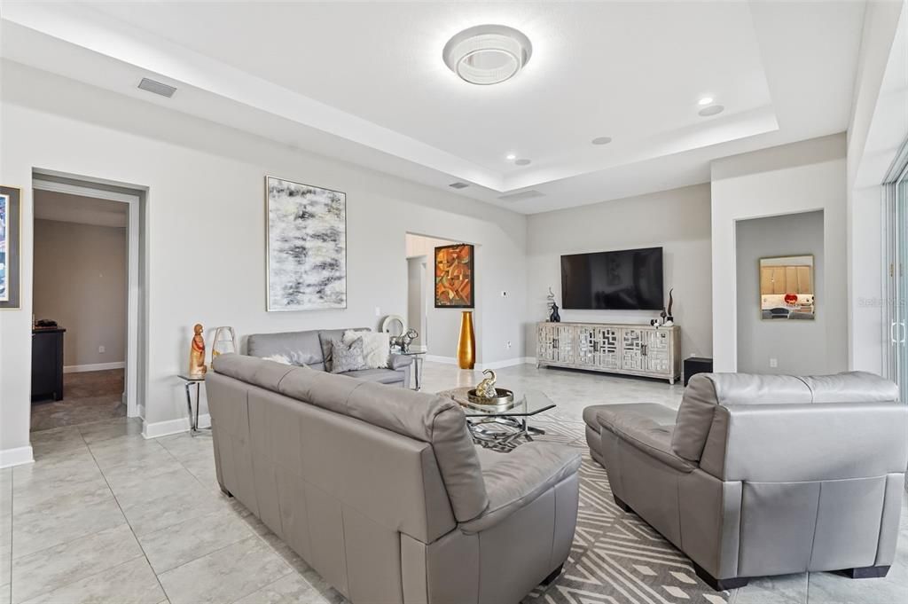 For Sale: $749,900 (3 beds, 3 baths, 2892 Square Feet)